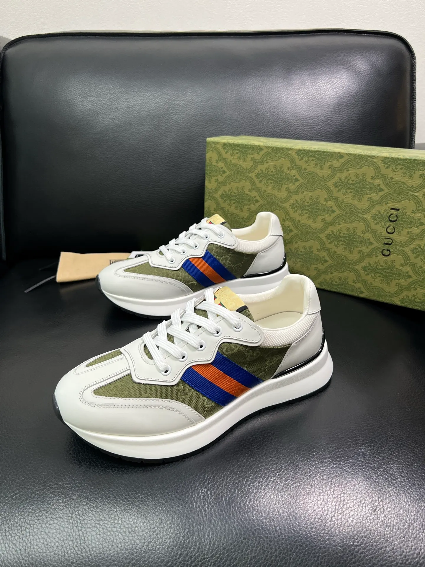 Men's shoes 💰800 Gucci top purchasing Gucci counter new model, original factory configuration of imported cowhide from Italy with printed cloth fabric, imported cowhide lining, breathable and comfortable, sole: original factory special sole is super comfortable, original factory and single goods are high quality, welcome to compare, code number 38-44 (customized 45 46) 85865